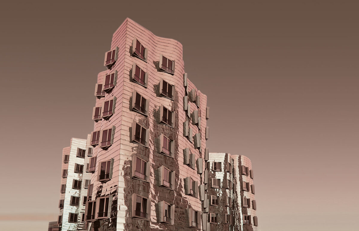 Mittleres Frank Gehry Gebäude im Düsseldorfer Medienhafen